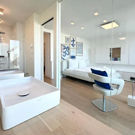 Modernes Im Zentrum Von *